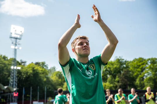 Jönköpings Södras Daniel Strandsäter jublar