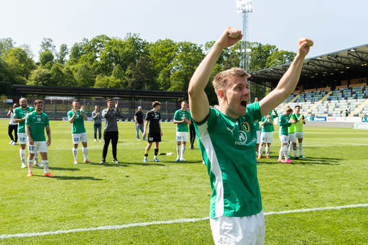 Jönköpings Södras Daniel Strandsäter jublar