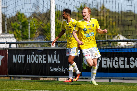 Falkenbergs Linus Borgström jublar