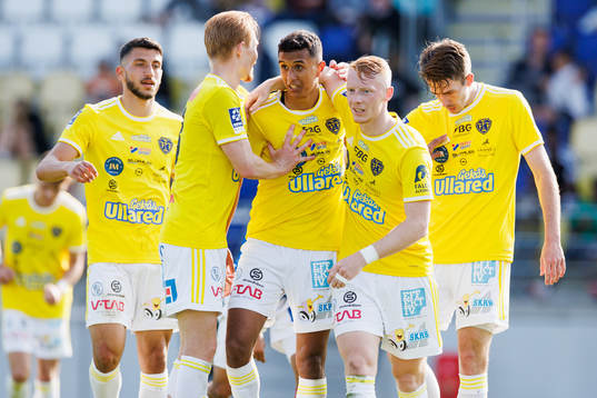 Falkenbergs spelare jublar