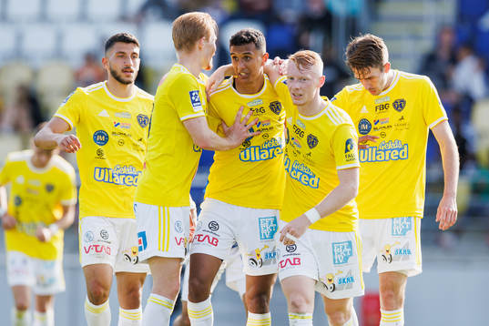 Falkenbergs spelare jublar