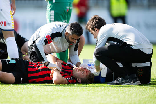 Brommapojkarnas Ludvig Fritzson har ont och får vård