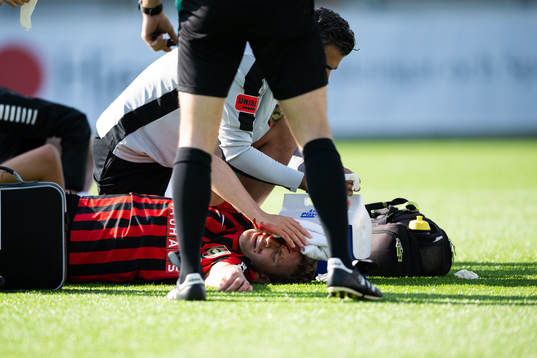 Brommapojkarnas Ludvig Fritzson har ont och får vård