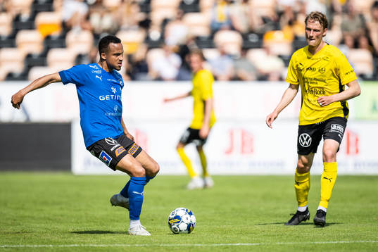 Halmstads Marcus Olsson och Mjällbys Alexander Johansson