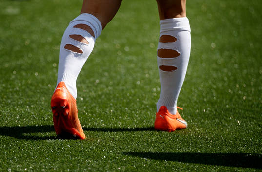 Örebros Samuel Dahl trasiga strumpor