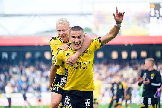Elfsborgs André Boman och Gustaf Lagerbielke jublar