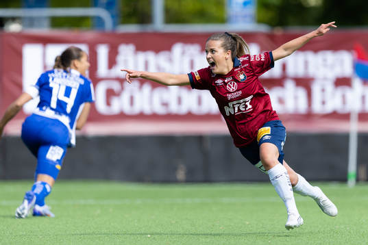 Örgrytes Frida Bremer jublar