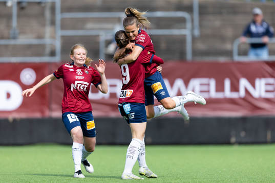 Örgrytes Frida Bremer jublar