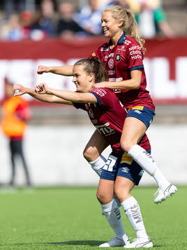 Örgrytes Frida Bremer jublar ihop med Emma Berthold