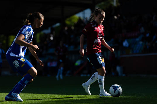 IFK Göteborgs Malva Larsson och Örgrytes Frida Bremer