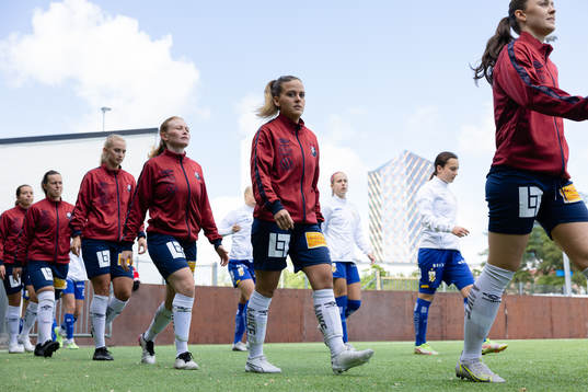 Örgrytes Frida Bremer på väg in för line up innan