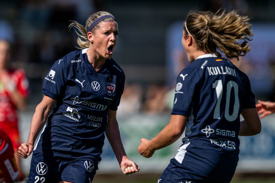 FC Rosengårds Olivia Schough jublar