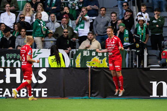 Värnamos Albin Lohikangas jublar med Viktor Bergh