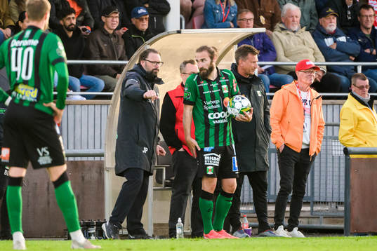 Varbergs huvudtränare Joakim Persson  och Oskar Sverrisson