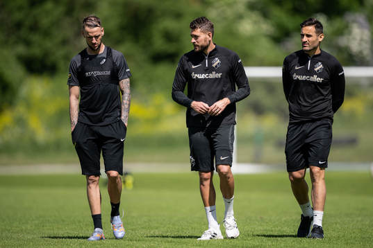 AIKs Alexander Milosevic, målvakt Kristoffer Nordfeldt och Sotirios Papagiannopoulos