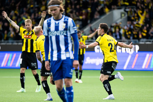 Häckens Lars Olden Larsen jublar efter 1-0