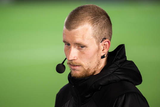 Häckens Simon Gustafson i Discovery+ studio