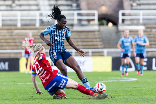 Vittsjös Sandra Adolfsson och Djurgårdens Flavine Mawete