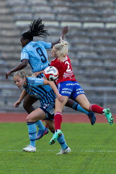 Djurgårdens Alice Bergström och Flavine Mawete Musolo mot