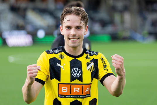 Häckens Lars Olden Larsen jublar
