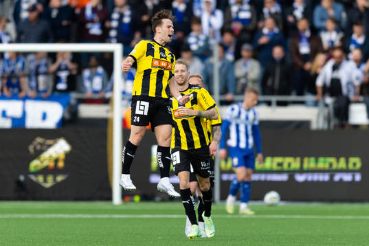Häckens Lars Olden Larsen jublar efter 1-0