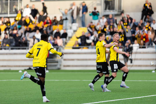Häckens Benie Adama Traore jublar efter 3-1