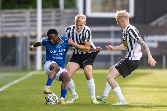 Bla gjennom flere bilder av Fotboll, Superettan, Landskrona - Trelleborg