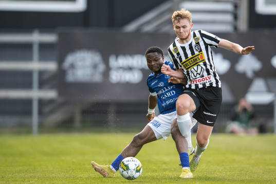 Trelleborgs Henry Offia och Landskronas Melker Jonsson