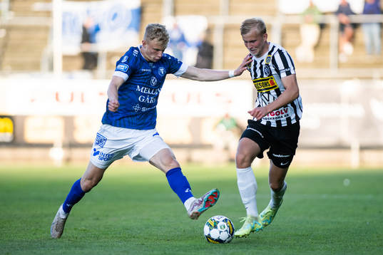Landskronas Johan Rapp jagas av Trelleborgs Liam Olausson