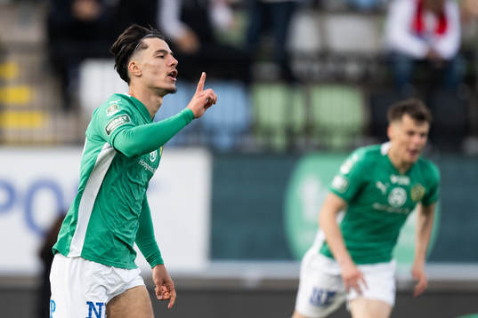 Jönköpings Södras Flamur Dzelili jublar