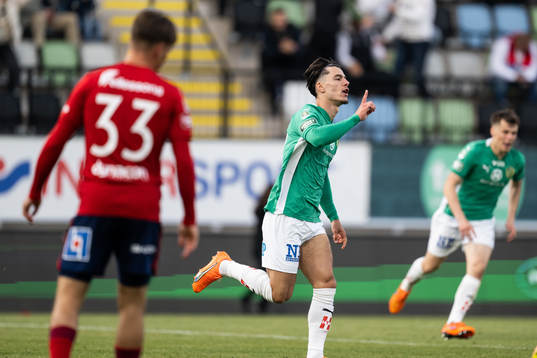 Jönköpings Södras Flamur Dzelili jublar