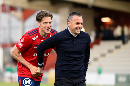 Östers John Stenberg och tränare Srdjan Tufegdzic jublar