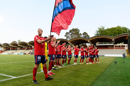Östers Månz Berg jublar