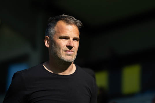 Häckens tränare Robert Vilahamn innan fotbollsmatchen i