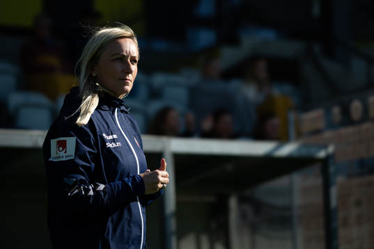 Kristianstads tränare Elisabet Gunnarsdottir innan fotbollsmatchen i Damallsvenskan mellan Häcken och Kristianstad den 2 juni 2023 i Göteborg. 