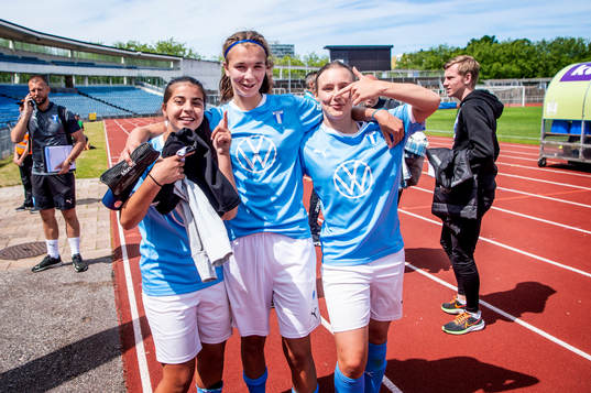 Malmös 1-1 målskytt i mitten, Thelma Persson med, Maya Al-Turkmani och Milla Wahlqvist