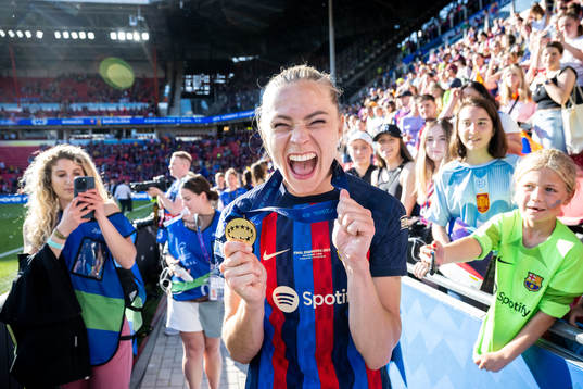 Fridolina Rolfö of Barcelona celebrates with her gold medal
