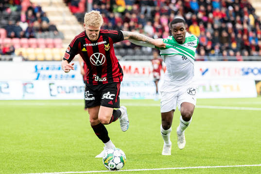 Östersunds Andre Österholm och Västerås SKs Jaheem Burke