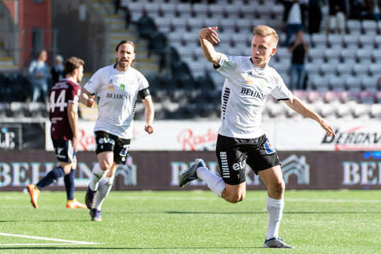 Örebros David Seger jublar efter 1-0 målet