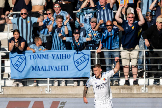 Djurgårdens Victor Edvardsen jublar