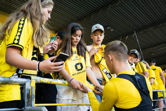 Elfsborgs Jacob Ondrejka tackar publiken