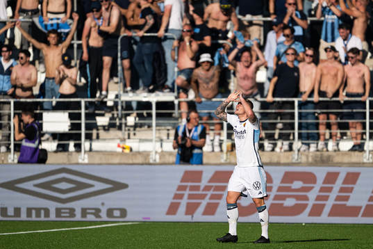 Djurgårdens Victor Edvardsen jublar efter 1-1