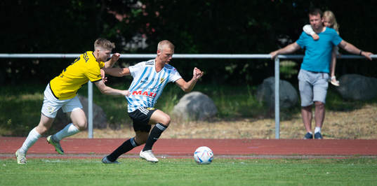IFK Malmös Oskar Jönsson drar IFK Hässleholms Olle