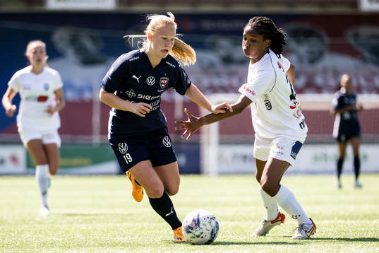 FC Rosengårds Sofie Bruun Bredgaard och Växjö DFFs Eva