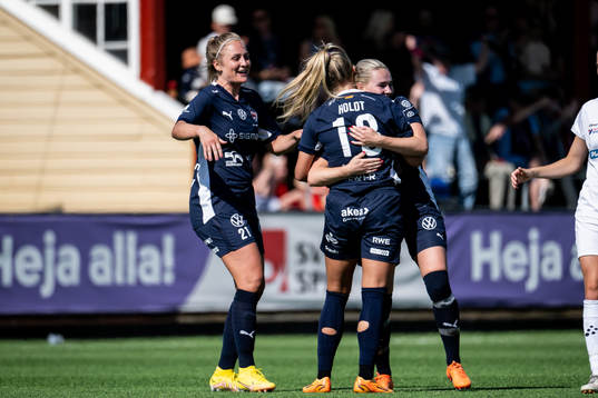 FC Rosengårds Olivia Holdt jublar