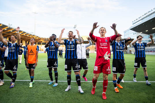 Marcus Klingenberg Mathisen och målvakt Jakob Tånnander