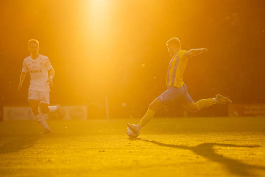 Bla gjennom flere bilder av Fotboll, Divison 1 Södra, Eskilsminne IF - Ängelholm