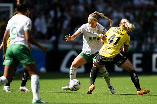 Hammarbys Eva Nyström och Häckens Julie Blakstad