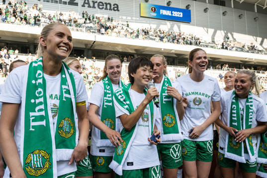 Hammarbys Alice Carlsson, Emma Westin, Maika Hamano och Ellen Wangerheim jublar