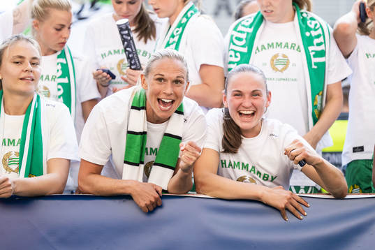 Hammarbys Jonna Andersson och Vilde Hasund jublar